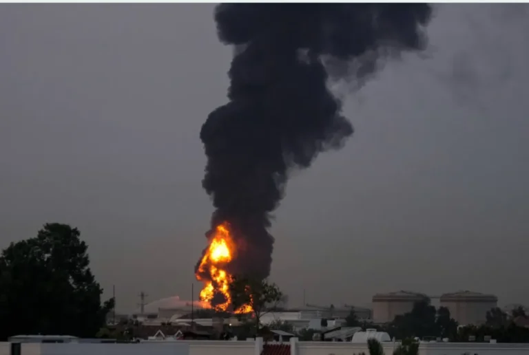 Iran strikes missiles at the UAE
