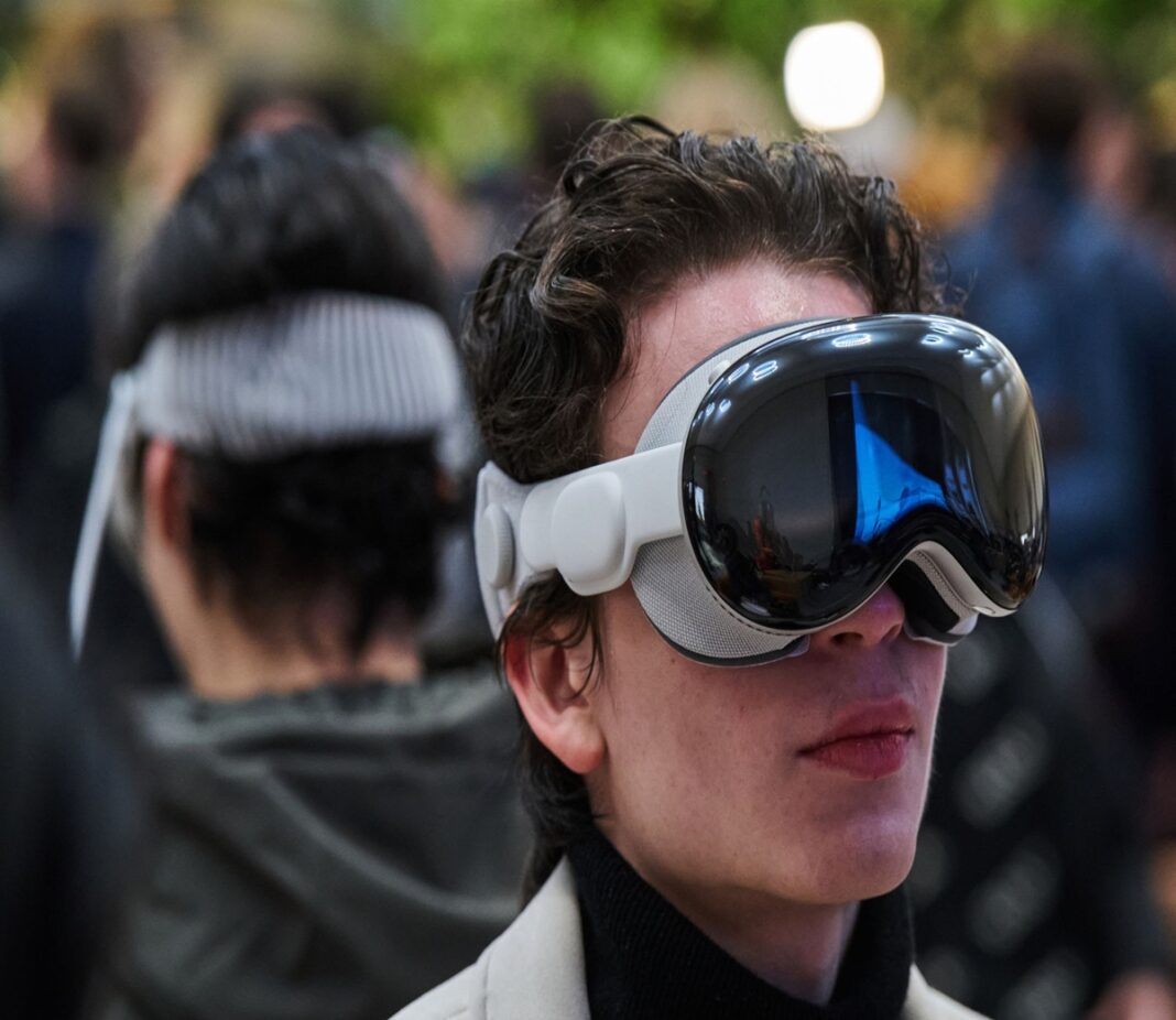 Apples New Vision Pro Headset