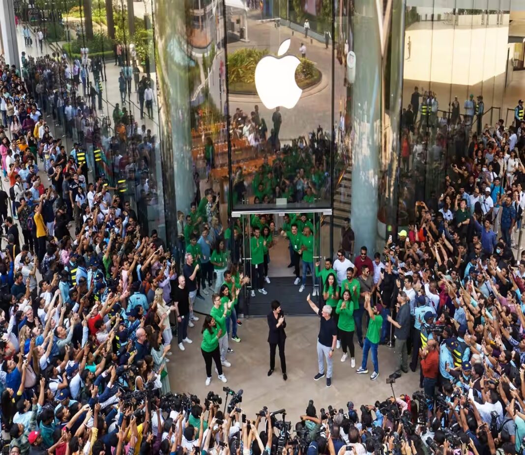 Crowd Gathers For iPhone 18